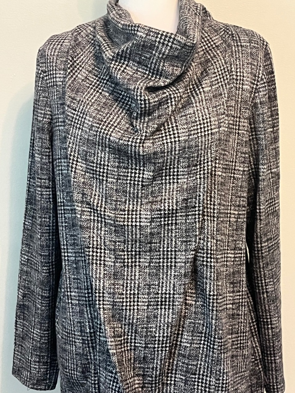 I.N. Studio Houndstooth Print Top — Size Medium, Draped Cowl Neck